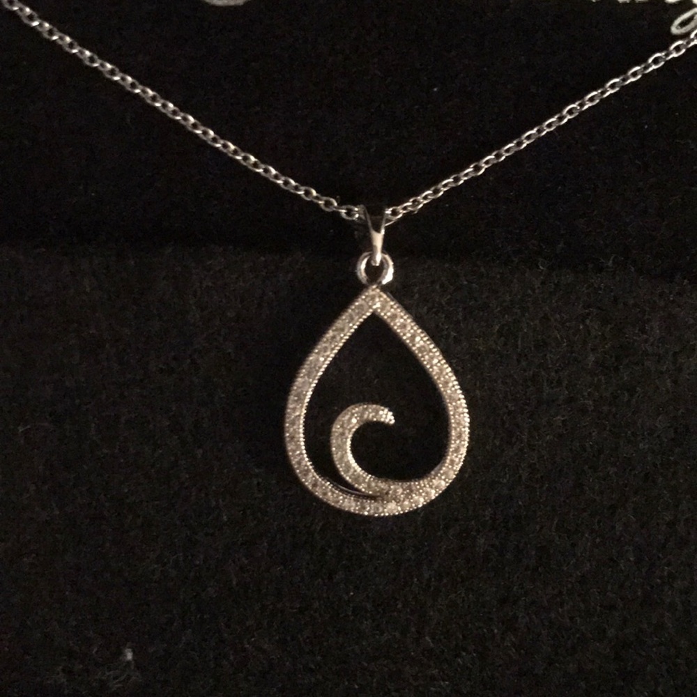 Silver pendant necklace